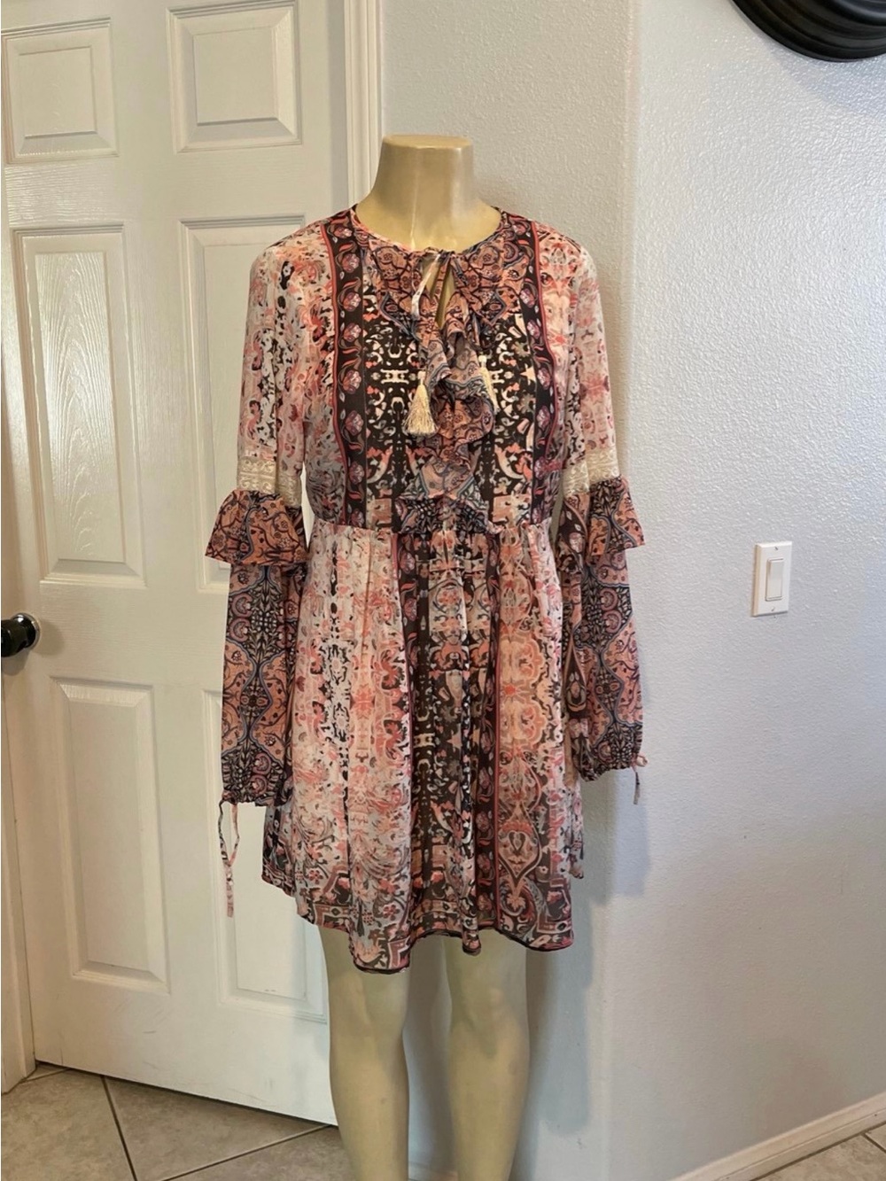 Bebe size S Boho Floral Paisley Pink Tunic Dress with Tassel Tie